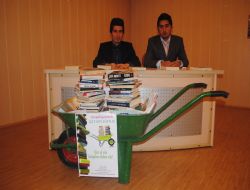 ‘Biz El Ele Kitaplar Elden Ele'